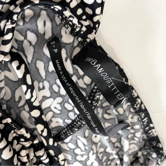 NWT Urban Outfitters Leopard Print Romper Size Small - Picture 7 of 7